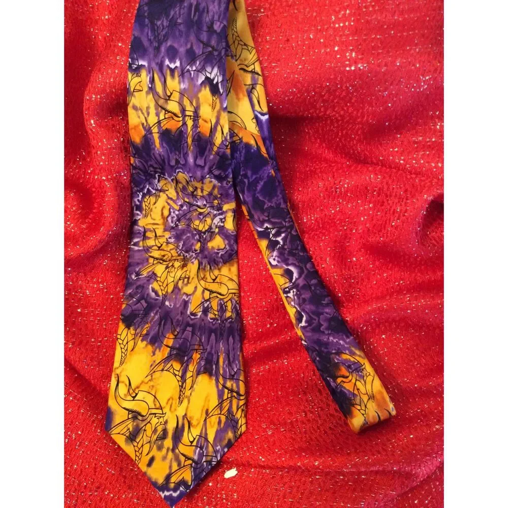 NFL Vikings Tie 100% Silk Football